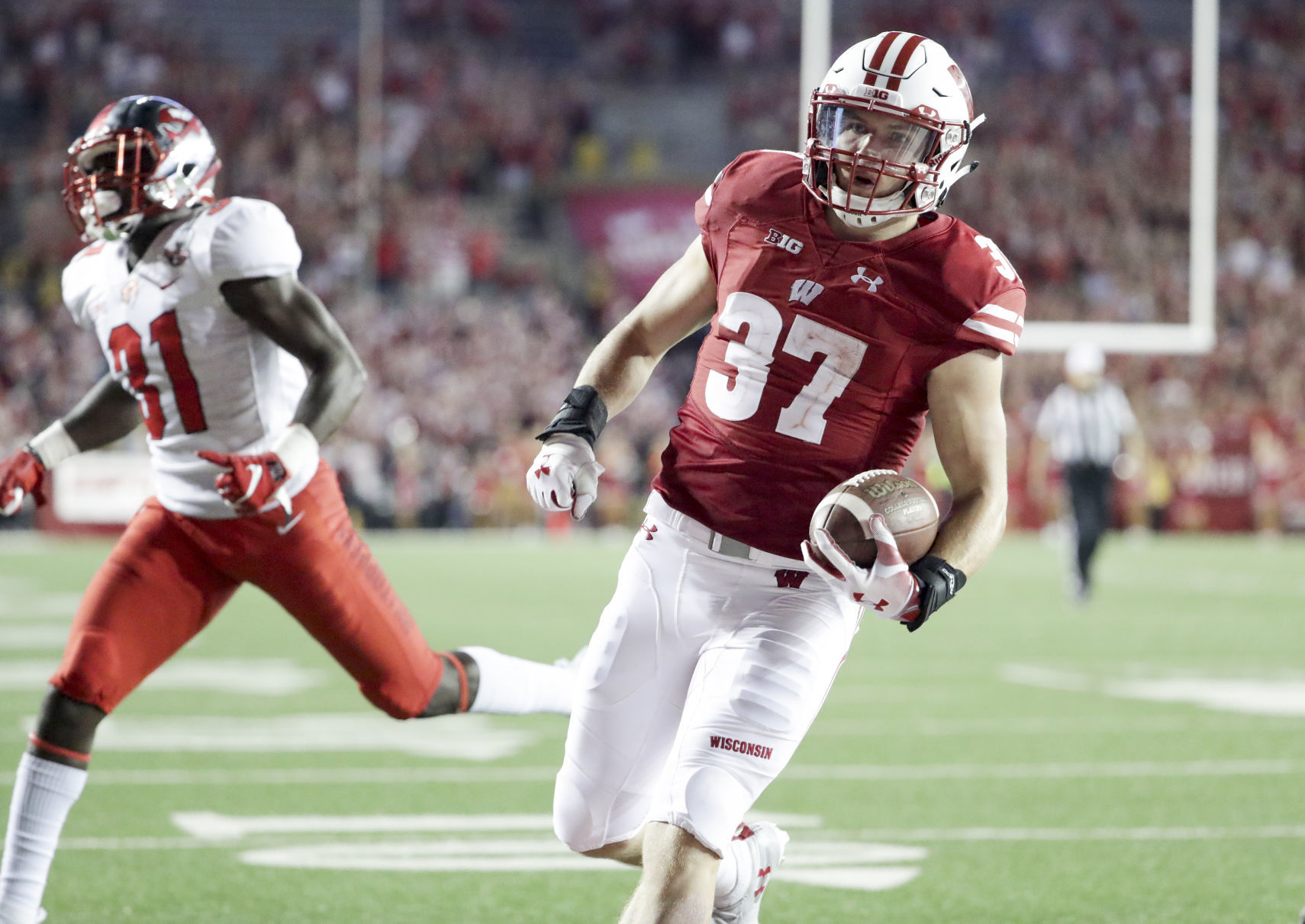 Wisconsin Badgers 34, Western Kentucky Hilltoppers 3